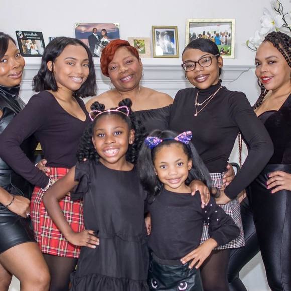 Meet your Posher, Cassandra - Picture 1 of 1